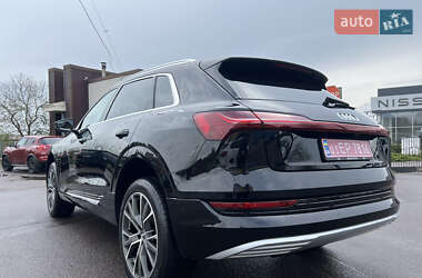 Внедорожник / Кроссовер Audi e-tron 2020 в 