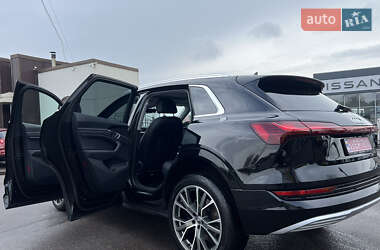 Внедорожник / Кроссовер Audi e-tron 2020 в 