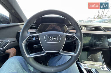 Внедорожник / Кроссовер Audi e-tron 2021 в 