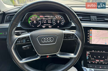 Внедорожник / Кроссовер Audi e-tron 2021 в 