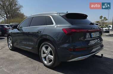 Внедорожник / Кроссовер Audi e-tron 2019 в 