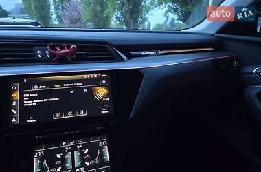 Внедорожник / Кроссовер Audi e-tron 2020 в 