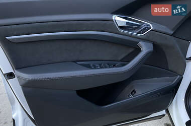 Внедорожник / Кроссовер Audi e-tron 2020 в 