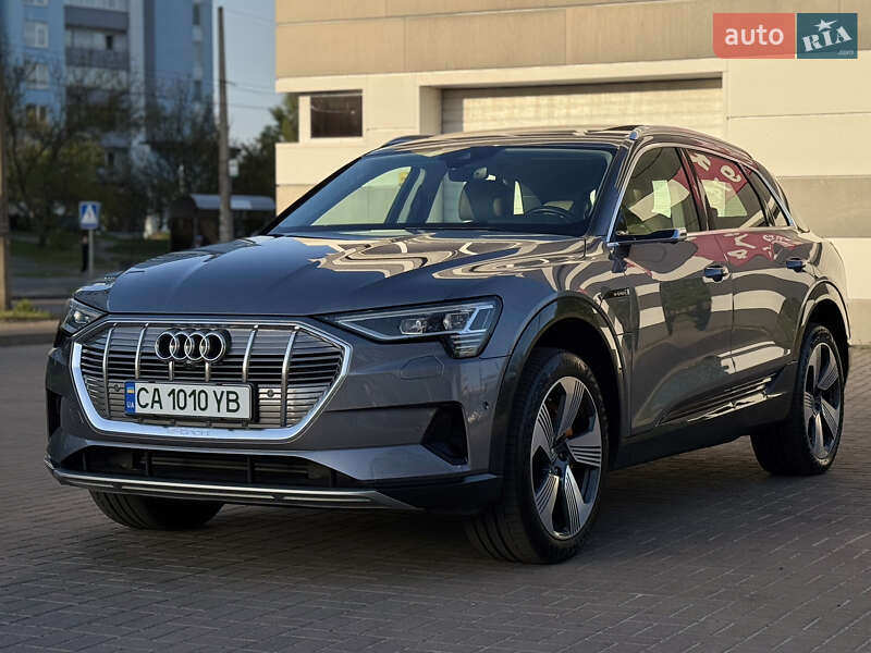 Внедорожник / Кроссовер Audi e-tron 2020 в 