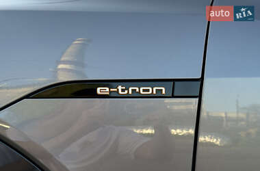 Внедорожник / Кроссовер Audi e-tron 2020 в 