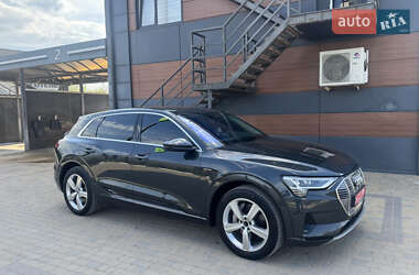 Внедорожник / Кроссовер Audi e-tron 2019 в 