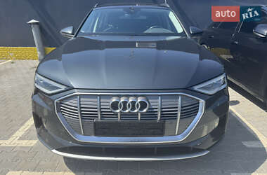 Внедорожник / Кроссовер Audi e-tron 2019 в 