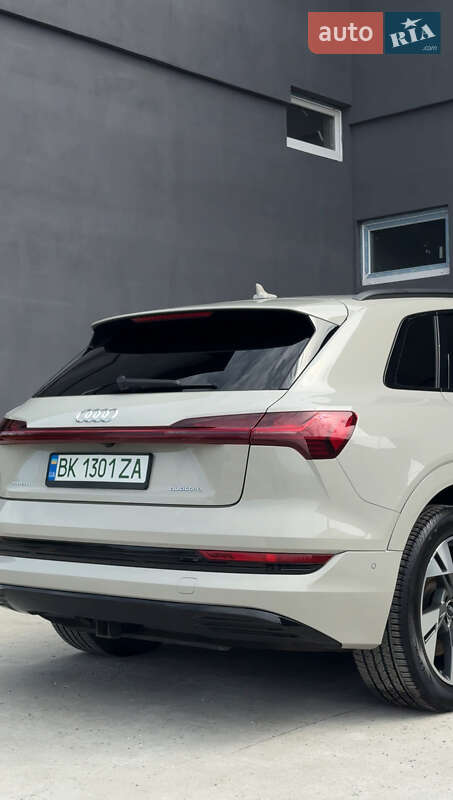 Внедорожник / Кроссовер Audi e-tron 2021 в Ровно