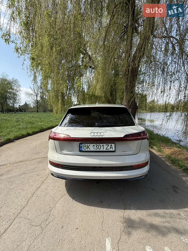 Внедорожник / Кроссовер Audi e-tron 2021 в Ровно