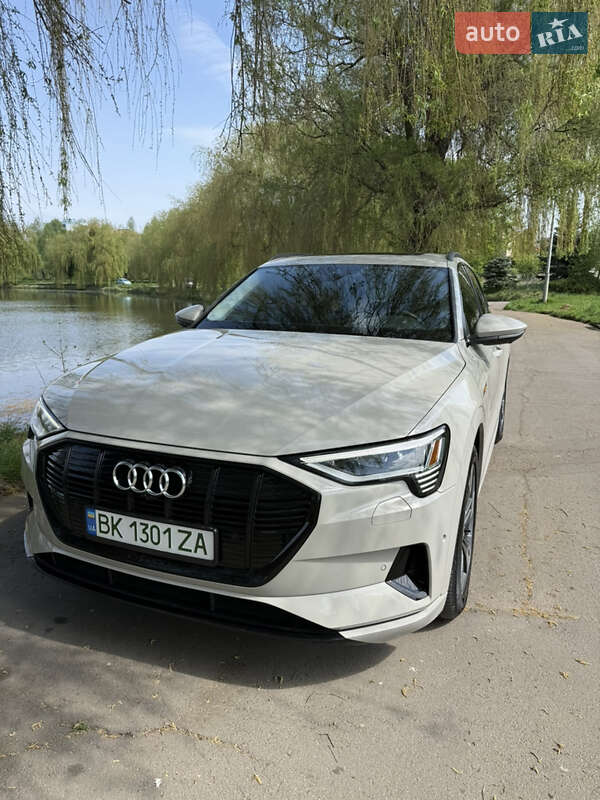Внедорожник / Кроссовер Audi e-tron 2021 в Ровно