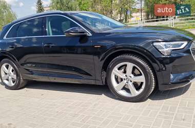 Внедорожник / Кроссовер Audi e-tron 2021 в 