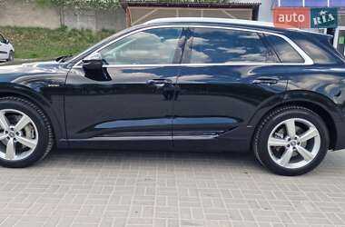 Внедорожник / Кроссовер Audi e-tron 2021 в 