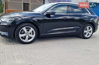 Внедорожник / Кроссовер Audi e-tron 2021 в 