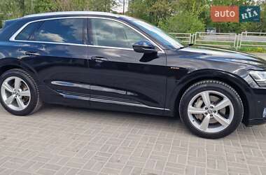 Внедорожник / Кроссовер Audi e-tron 2021 в 