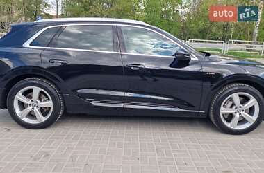 Внедорожник / Кроссовер Audi e-tron 2021 в 