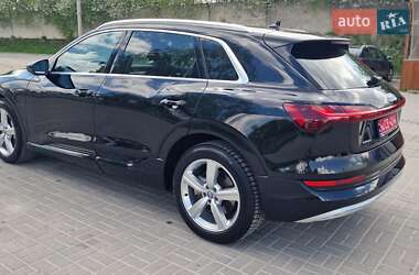Внедорожник / Кроссовер Audi e-tron 2021 в 