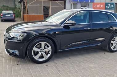 Внедорожник / Кроссовер Audi e-tron 2021 в 