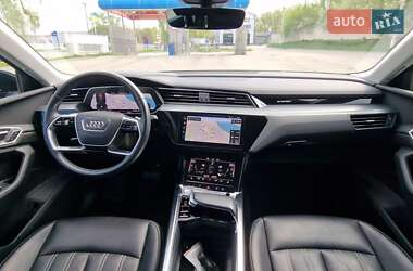 Внедорожник / Кроссовер Audi e-tron 2021 в 