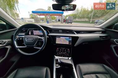 Внедорожник / Кроссовер Audi e-tron 2021 в 