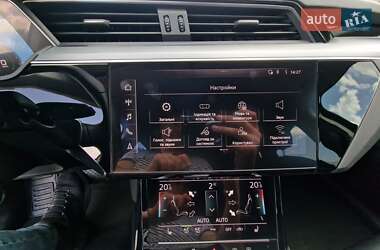 Внедорожник / Кроссовер Audi e-tron 2021 в 