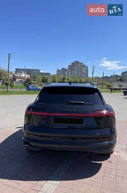 Внедорожник / Кроссовер Audi e-tron 2021 в 