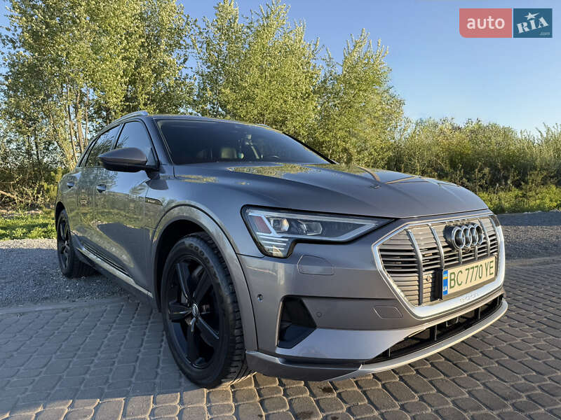 Внедорожник / Кроссовер Audi e-tron 2019 в 