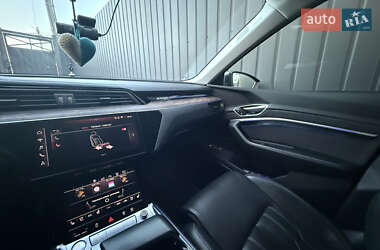 Внедорожник / Кроссовер Audi e-tron 2019 в 