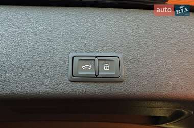 Внедорожник / Кроссовер Audi e-tron 2019 в 