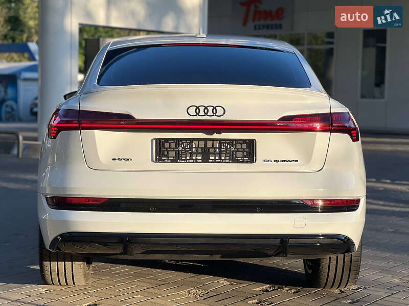 Позашляховик / Кросовер Audi e-tron 2022 в Дніпрі