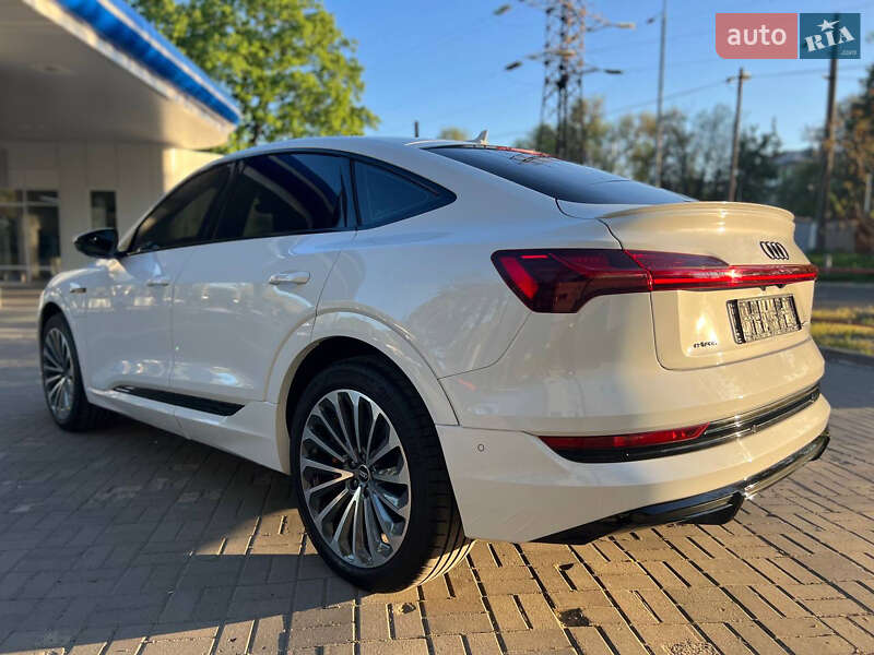 Позашляховик / Кросовер Audi e-tron 2022 в Дніпрі
