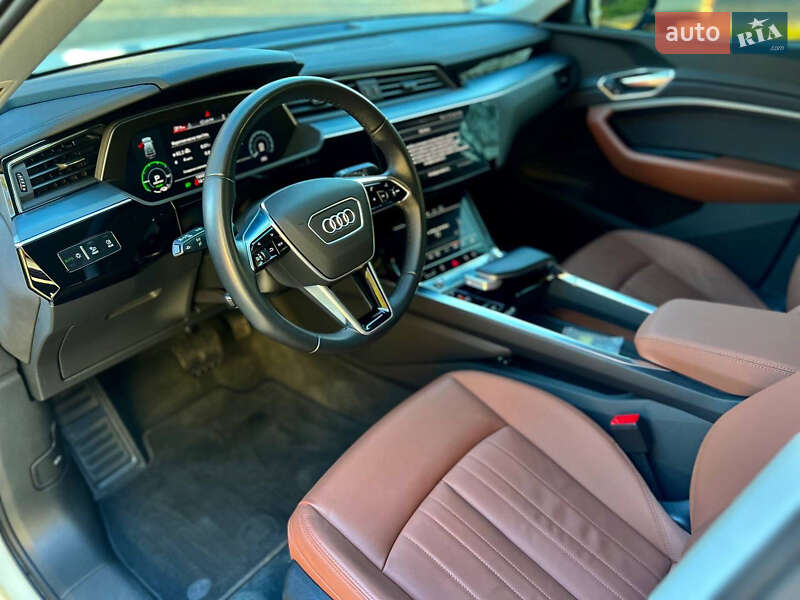 Позашляховик / Кросовер Audi e-tron 2022 в Дніпрі