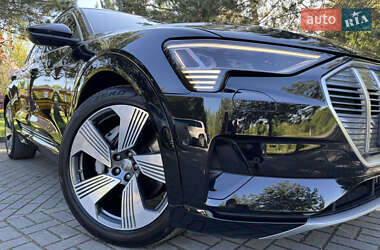 Внедорожник / Кроссовер Audi e-tron 2019 в 