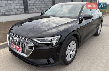 Внедорожник / Кроссовер Audi e-tron 2022 в 