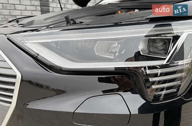 Внедорожник / Кроссовер Audi e-tron 2022 в 