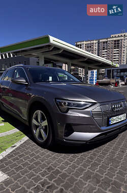 Позашляховик / Кросовер Audi e-tron 2020 в 
