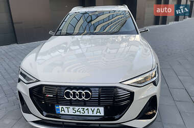 Внедорожник / Кроссовер Audi e-tron 2020 в 