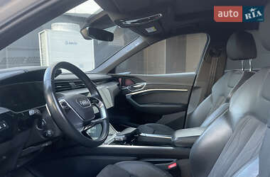 Внедорожник / Кроссовер Audi e-tron 2020 в 