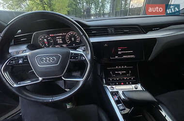 Внедорожник / Кроссовер Audi e-tron 2020 в 