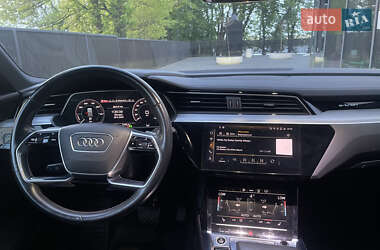 Внедорожник / Кроссовер Audi e-tron 2020 в 