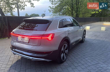 Внедорожник / Кроссовер Audi e-tron 2020 в 