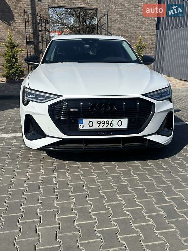 Audi e-tron 2022