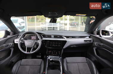 Внедорожник / Кроссовер Audi e-tron 2020 в 