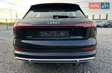 Внедорожник / Кроссовер Audi e-tron 2020 в 