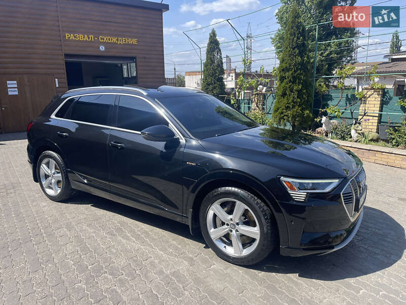 Audi e-tron 2019