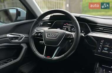 Внедорожник / Кроссовер Audi e-tron 2021 в 