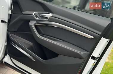 Внедорожник / Кроссовер Audi e-tron 2021 в 