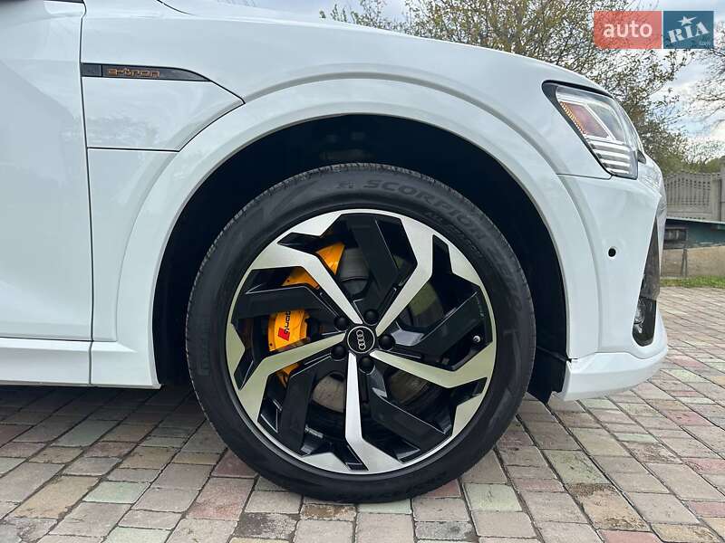 Внедорожник / Кроссовер Audi e-tron 2021 в Бучаче