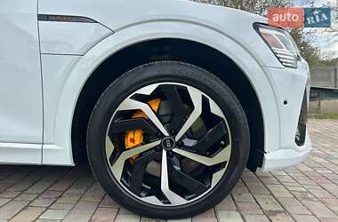 Внедорожник / Кроссовер Audi e-tron 2021 в 