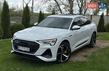 Внедорожник / Кроссовер Audi e-tron 2021 в 