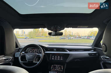Внедорожник / Кроссовер Audi e-tron 2020 в 